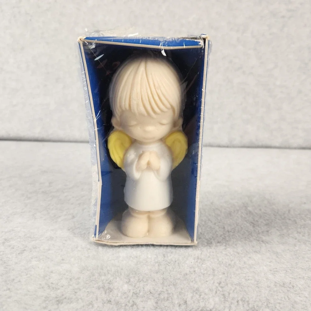 Holiday Candle Angel Wax Candle 5 Inch New in Box Made in‎ USA Christmas Decor
